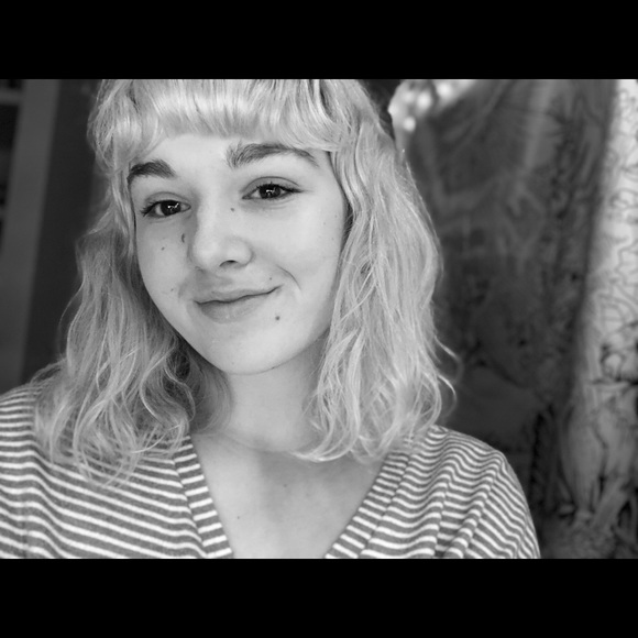 Meet your Posher, Britney - Picture 1 of 1